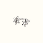 DUGO silver double flower ring with an adjustable open band featuring two delicate daisy-inspired floral motifs.
