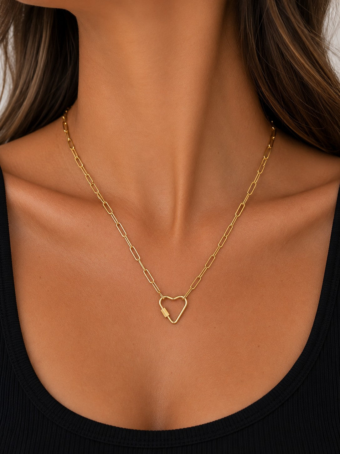 Woman wearing the DUGO gold Heart Carabiner Paperclip Chain Necklace