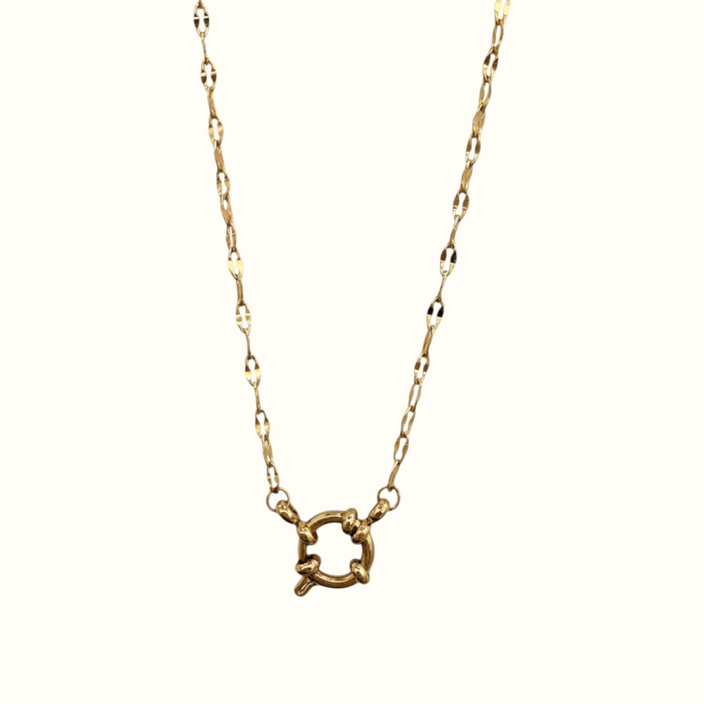 DUGO 18K gold filled stainless steel lip chain necklace featuring a round spring ring carabiner clasp centerpiece.