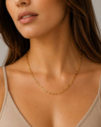 Woman wearing the DUGO gold Paperclip Chain Necklace