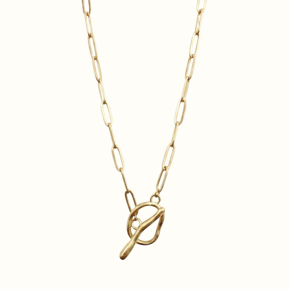 DUGO 18K gold filled paperclip chain necklace featuring a unique pretzel-shaped toggle clasp for everyday wear.