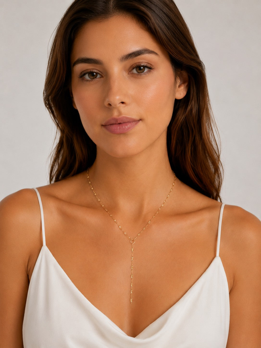 Close-up of the DUGO gold Textured Lip Chain Y Lariat Necklace worn on the neck