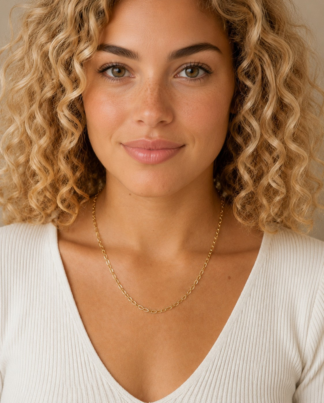 Close-up of the DUGO gold Textured Oval Link Chain Necklace worn on the neck