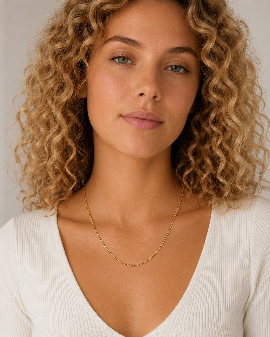 Close-up of the DUGO gold Thin Curb Chain Necklace worn on the neck