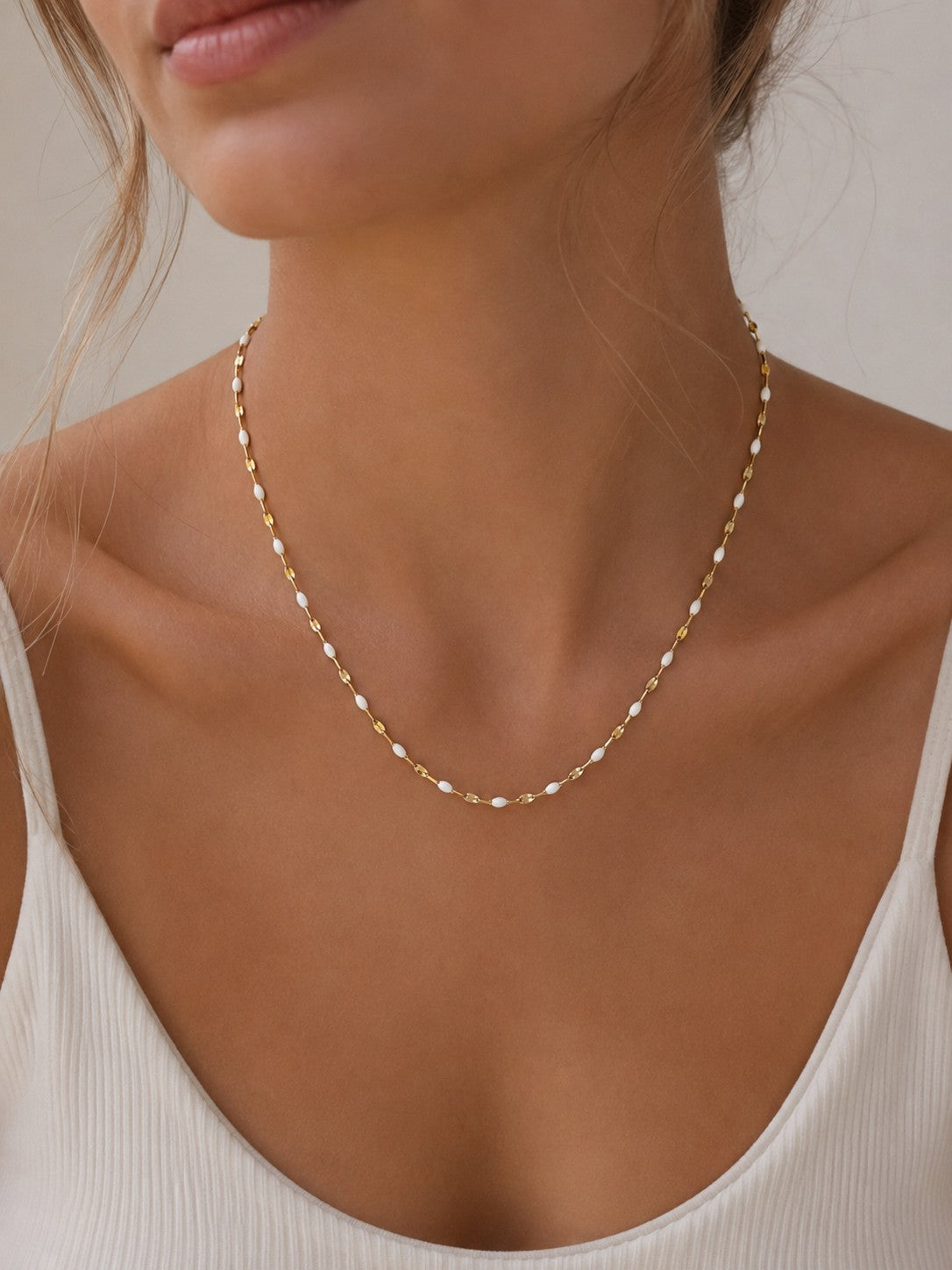 Woman wearing the DUGO gold white Enamel Lip Chain Necklace