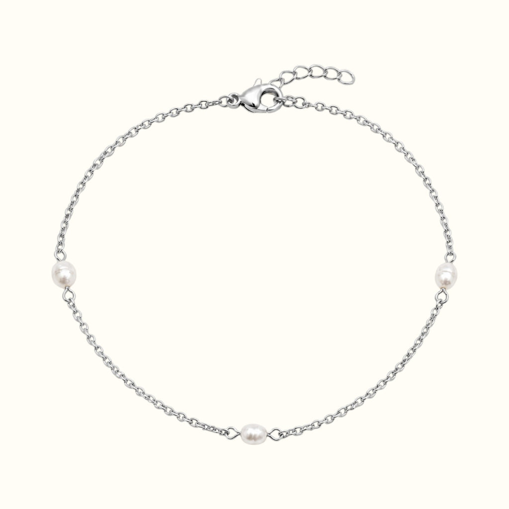 DUGO Pearl Trio Bracelet featuring three freshwater-style pearls on a delicate silver-tone stainless steel chain.