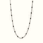DUGO Curb Colors chain necklace in silver with black enamel beads, crafted from tarnish-resistant stainless steel.