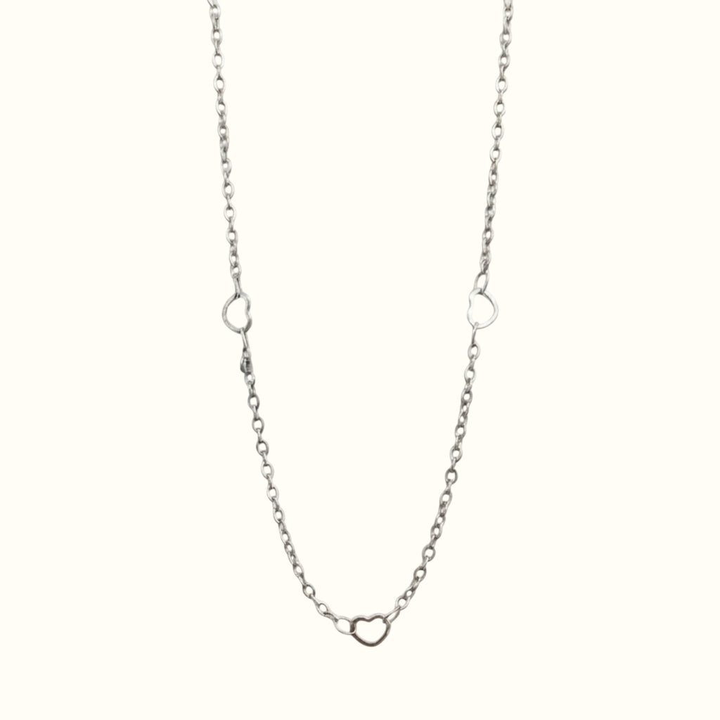 DUGO minimalist silver-tone cable chain necklace featuring delicate heart accents, waterproof and non-tarnish design.