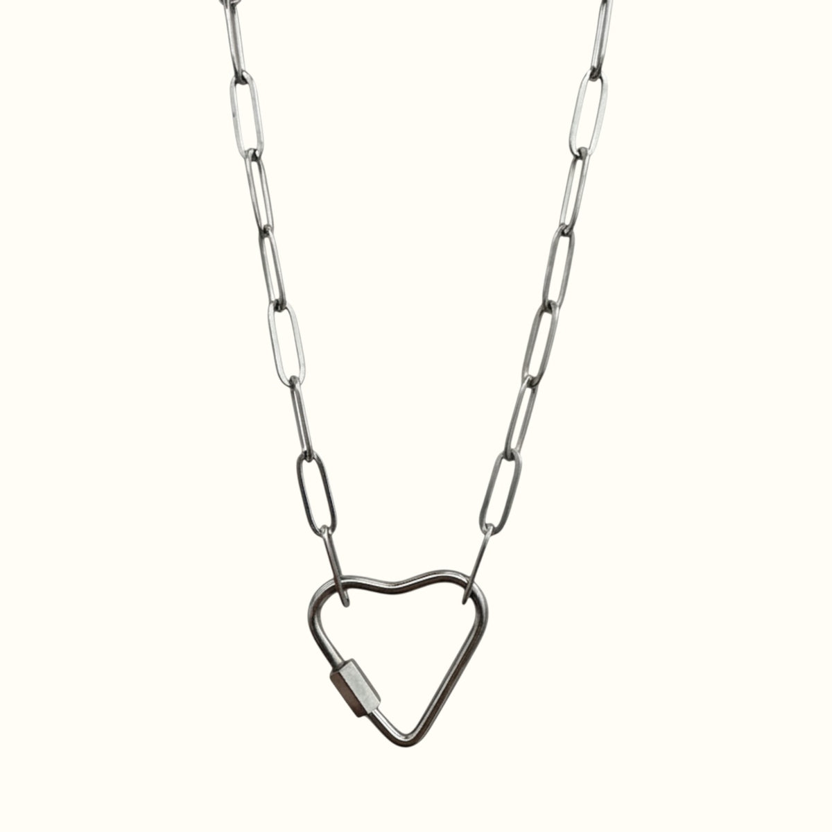 DUGO silver stainless steel paperclip chain necklace featuring a functional heart-shaped carabiner clasp