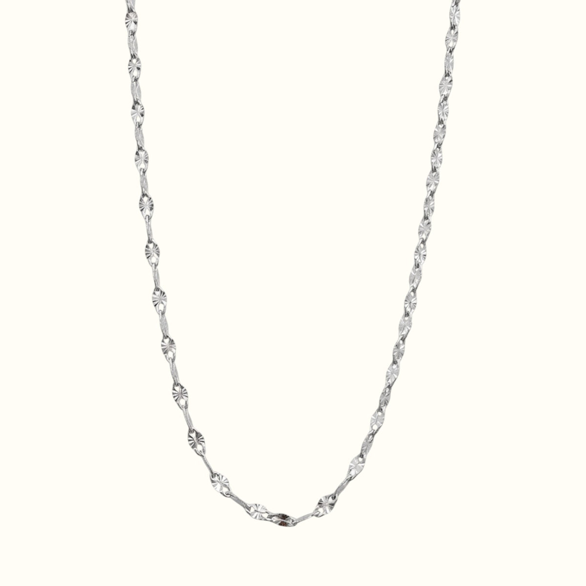 DUGO silver lip chain necklace with a diamond-cut texture, crafted from stainless steel for a high-polish finish.