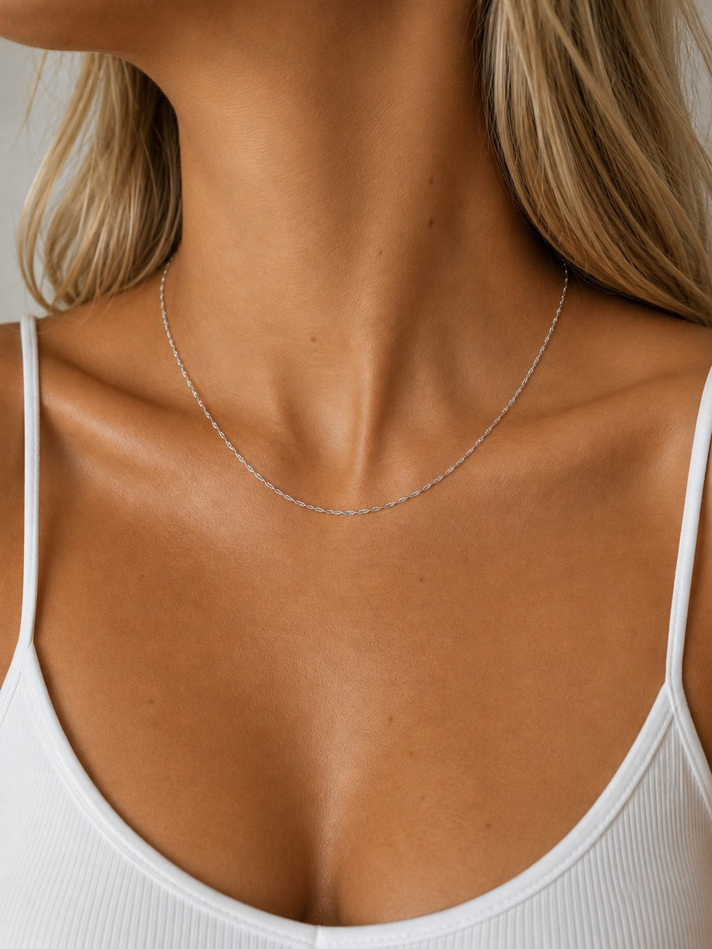 Close-up of the DUGO silver Singapore Chain Necklace worn on the neck