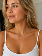 Woman wearing the DUGO silver Singapore Chain Necklace