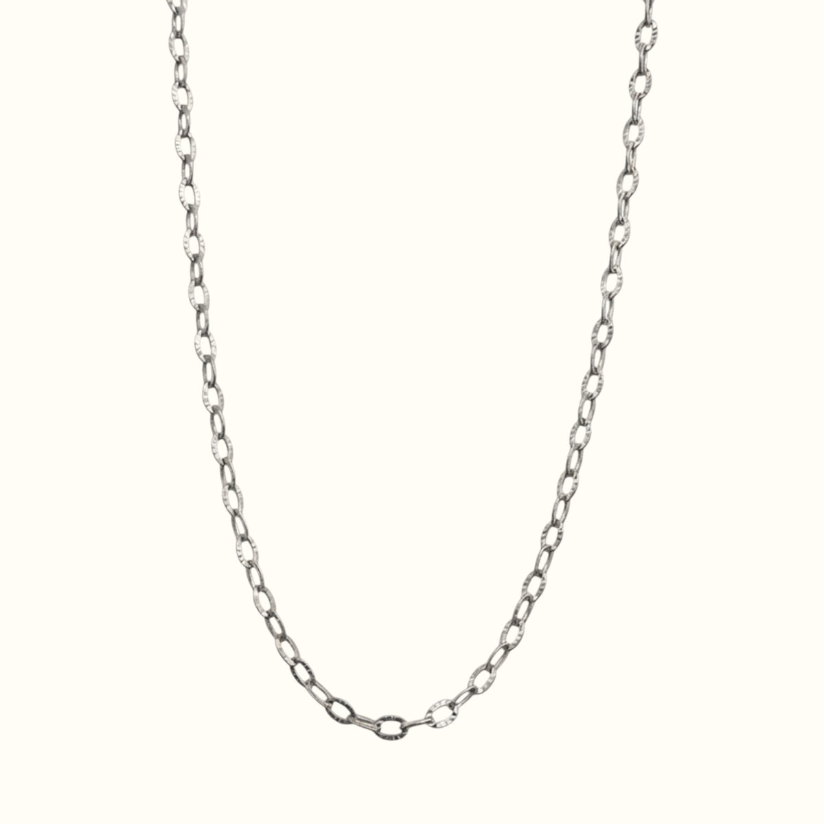 DUGO silver textured oval link chain necklace made of tarnish-resistant stainless steel for everyday wear.