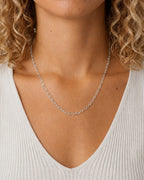 Woman wearing the DUGO silver Textured Oval Link Chain Necklace