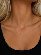 Woman wearing the DUGO silver Thin Paperclip Chain