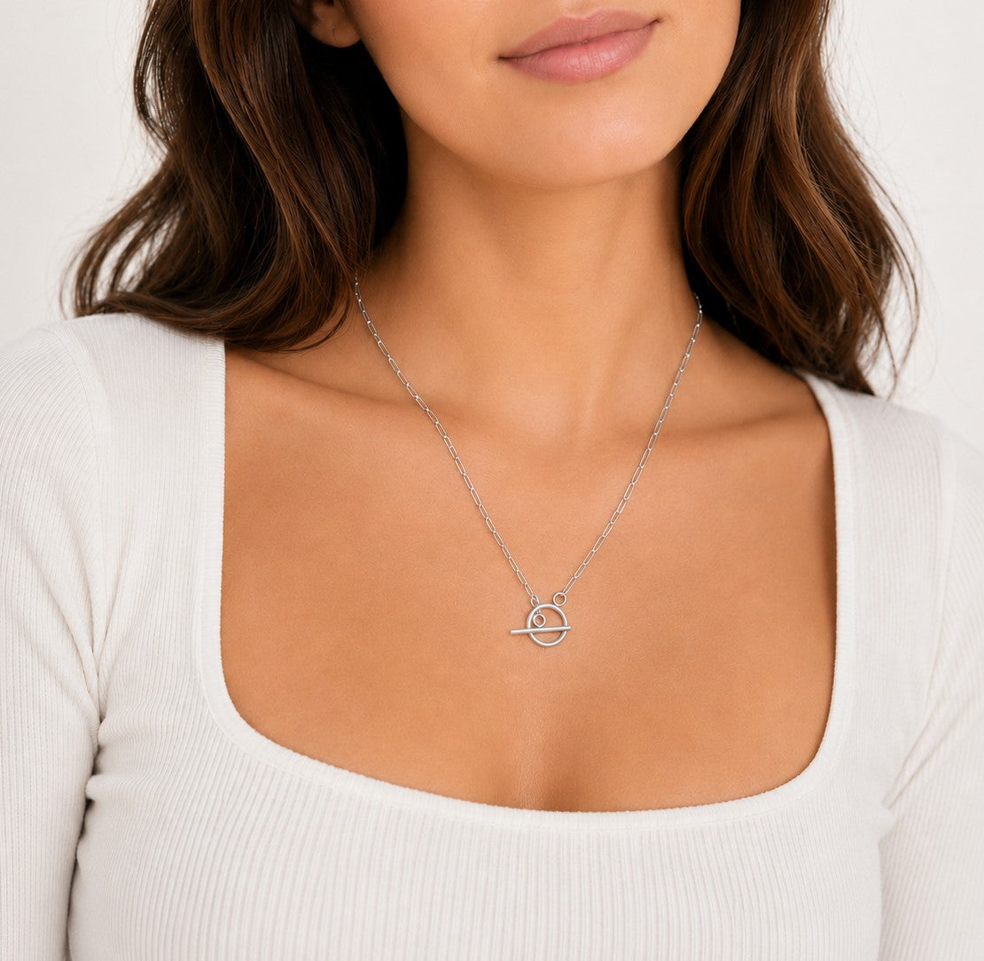 Woman wearing the DUGO silver Thin Paperclip Chain Toggle Clasp Necklace