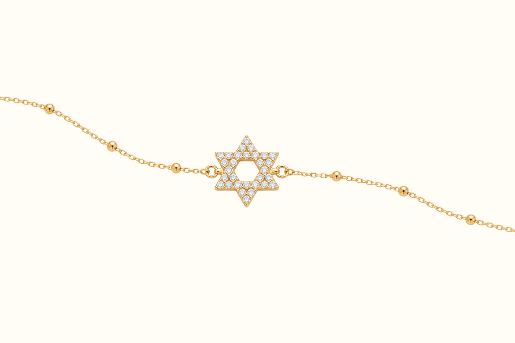 DUGO gold Star of David bracelet with a delicate satellite chain and sparkling cubic zirconia stones.