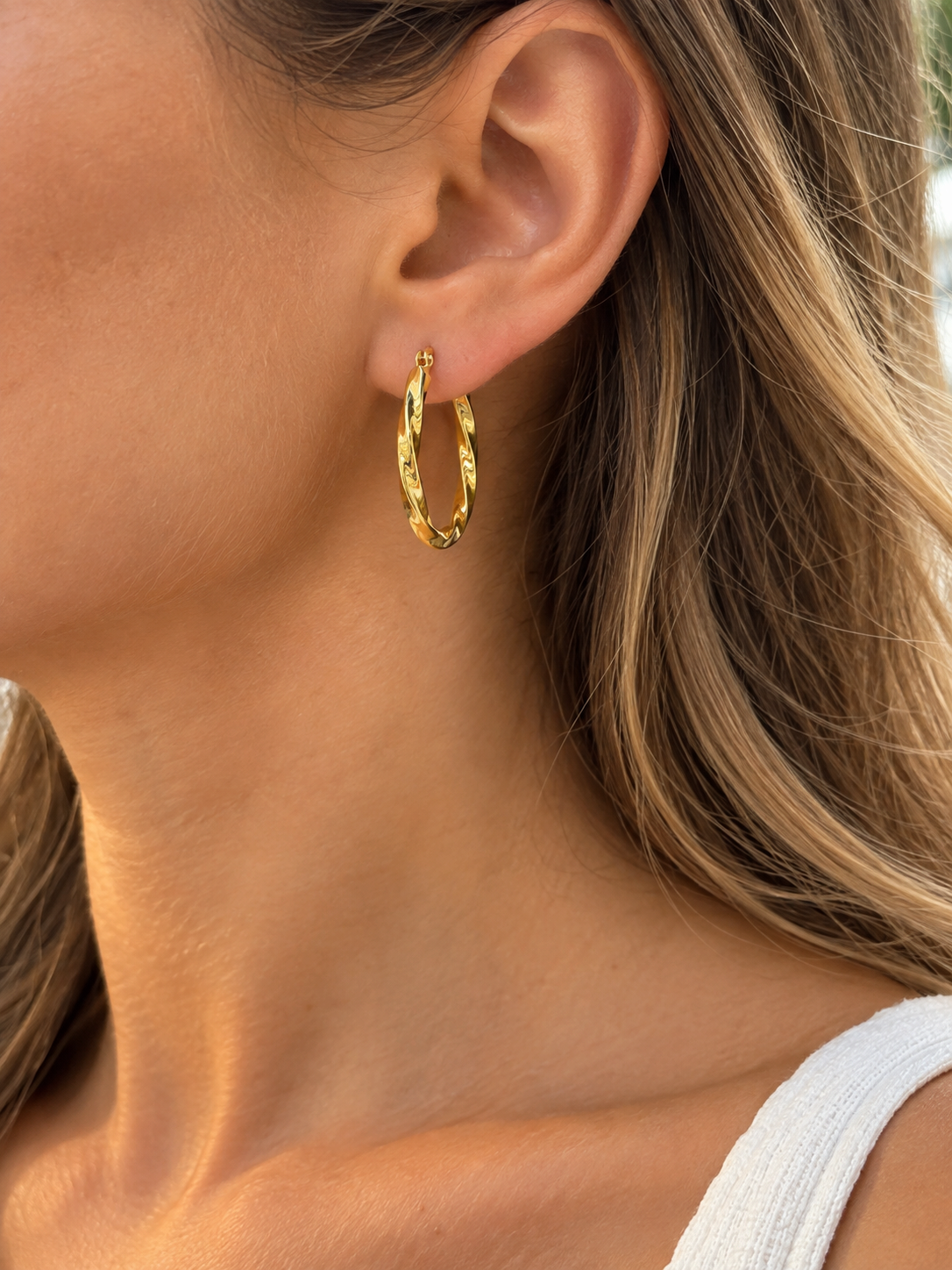 DUGO Twisted Hoop Earrings – view 2